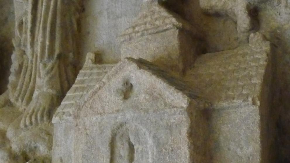 Arles, Saint-Trophime cathedral, southeast corner pillar: the Temple of Jerusalem (scene from the Temptations of Christ), c. 1200-1220 / Photo: Andreas Hartmann-Virnich (AMU - LA3M).