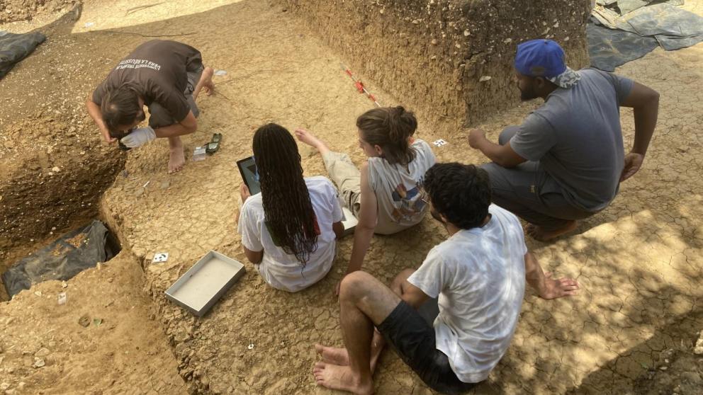 Excavation of an Upper Palaeolithic occupation at Prés-de-Laure (Comps-sur-Artuby, Var) / Photo: LAMPEA.