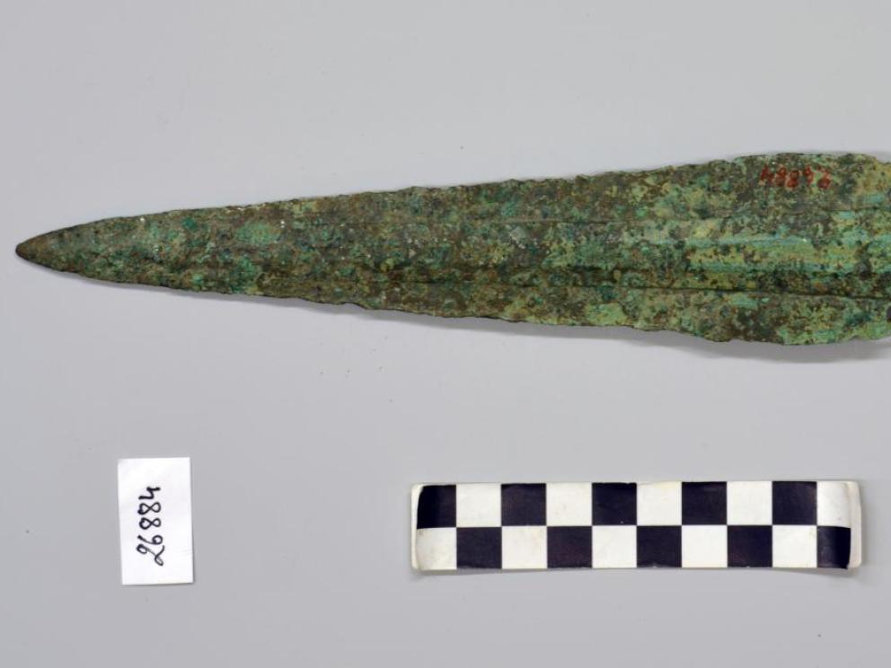 Delphes - Pointe de lance en bronze (inv. 26884) / Cliché : Hélène Aurigny (Aix-Marseille Université - Centre Camille Jullian).