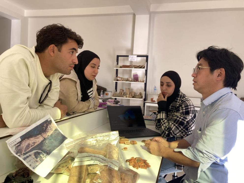 Projet ARCHEoPHY-Tipasa : formation en céramologie à Tipasa / Cliché : Touatia Amraoui (CNRS - Centre Camille Jullian).