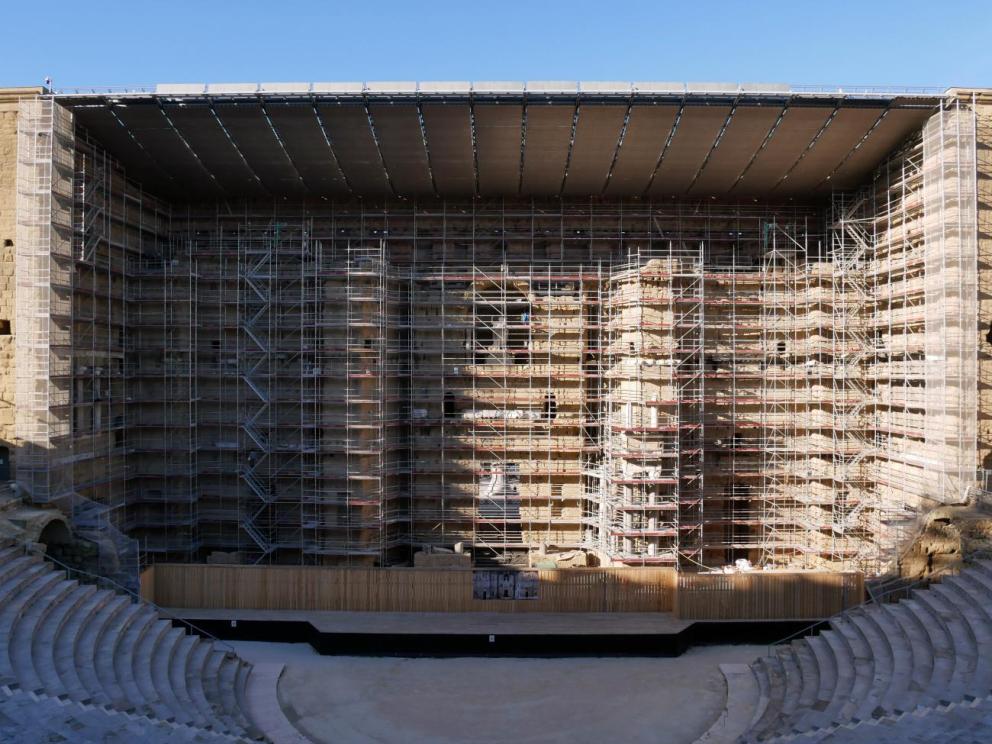 Théâtre antique d'Orange - L’échafaudage du front de scène / Cliché : Sandrine Borel-Dubourg (CNRS - IRAA - 2019).