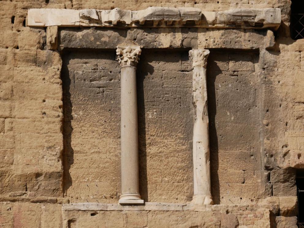 Théâtre antique d'Orange - Détail du retour occidental du front de scène  / Cliché : Alain Badie (CNRS - IRAA - 2018).