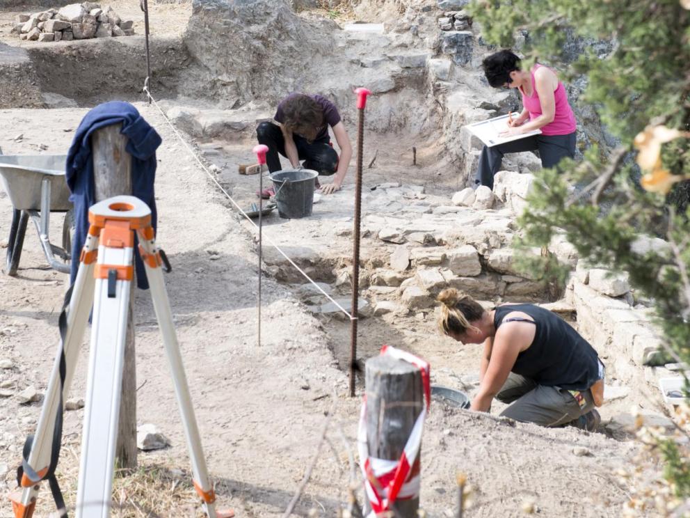 Fouille archéologique sur le site du château d'Hyères (Var) / Cliché : Lionel Roux (CNRS - LA3M).